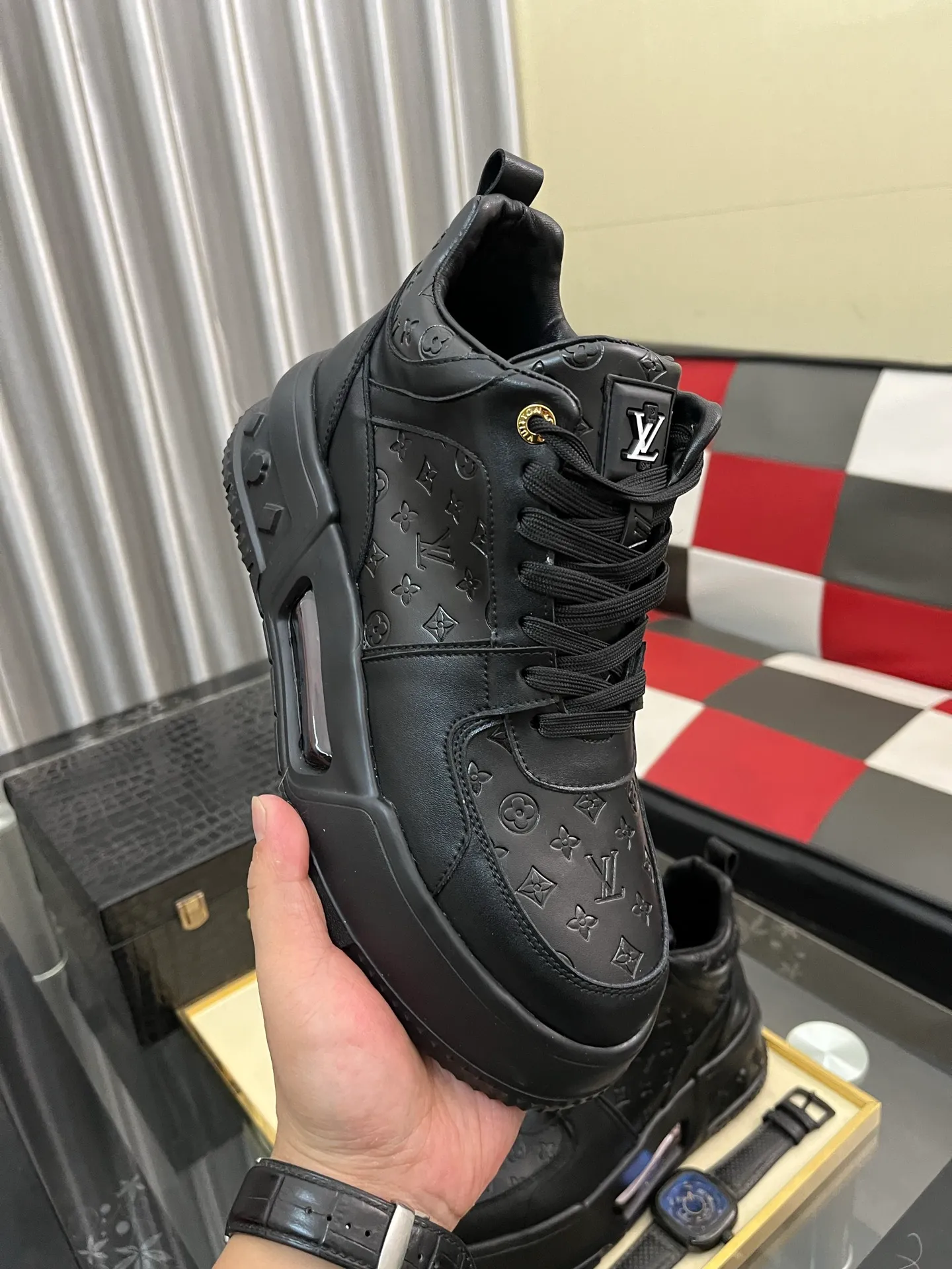 Ex-factory price: 438⌚️⌚️[LOUIS VUITTON] Same style as Louis Vuitton* official website 🚹Men's high-top casual shoes❤️Same style as popular celebrities and big names ~ Best-selling at home and abroad Lv focuses on the checkerboard series...Imported first-layer cowhide with special fabrics➕Full sheepskin lining➕Brand-specific hollow outsole, code number: 38-44